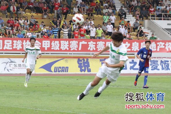  巴勒莫意乙冲甲成功，西西里岛足球重燃战火